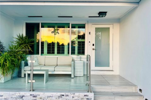 Casa en venta en North Bay Village, Florida, 3 dormitorios, 193.05 m2 № 1933881 - foto 4