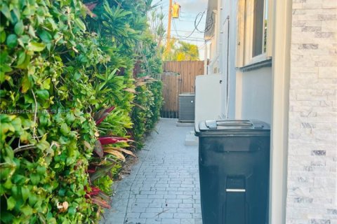 Casa en venta en North Bay Village, Florida, 3 dormitorios, 193.05 m2 № 1933881 - foto 7