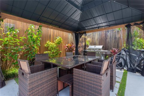 Casa en venta en North Bay Village, Florida, 3 dormitorios, 193.05 m2 № 1933881 - foto 21