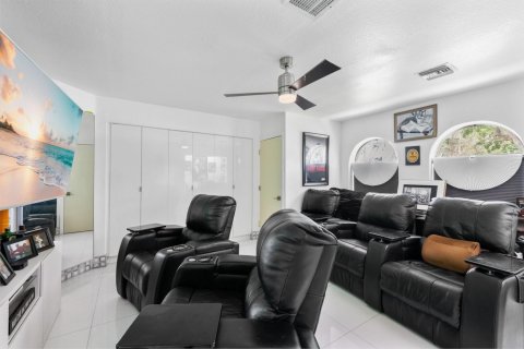 House in Plantation, Florida 4 bedrooms, 257.9 sq.m. № 1147072 - photo 1