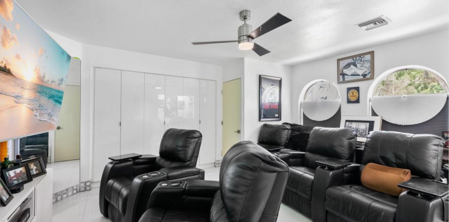 House in Plantation, Florida 4 bedrooms, 257.9 sq.m. № 1147072