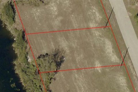 Terrain à Cape Coral, Floride № 2163524