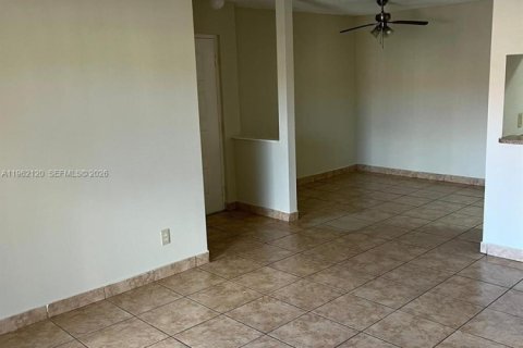 Купить кондоминиум в Майами, Флорида 2 спальни, 82.78м2, № 2025117 - фото 2