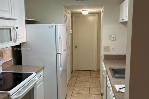 Кондоминиум с 2 спальнями в Майами, Флорида № 2025117