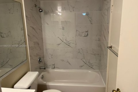 Купить кондоминиум в Майами, Флорида 2 спальни, 82.78м2, № 2025117 - фото 6