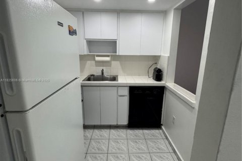 Condo in Sunny Isles Beach, Florida, 1 bedroom  № 1794415 - photo 14