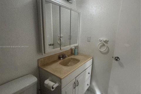 Condo in Sunny Isles Beach, Florida, 1 bedroom  № 1794415 - photo 9