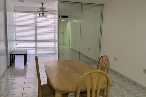 Condo in Sunny Isles Beach, Florida, 1 bedroom  № 1794415 - photo 16