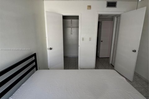 Condo in Sunny Isles Beach, Florida, 1 bedroom  № 1794415 - photo 4