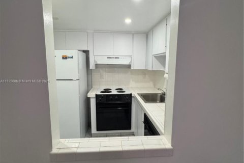 Condo in Sunny Isles Beach, Florida, 1 bedroom  № 1794415 - photo 13