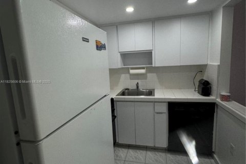 Condo in Sunny Isles Beach, Florida, 1 bedroom  № 1794415 - photo 8
