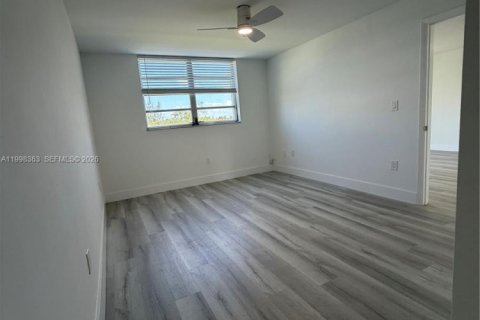 Condo in Aventura, Florida, 1 bedroom № 2090587 - photo 12