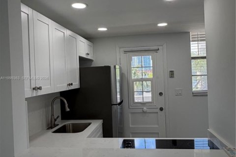 Condo in Aventura, Florida, 1 bedroom № 2090587 - photo 6