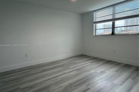 Condo in Aventura, Florida, 1 bedroom № 2090587 - photo 11