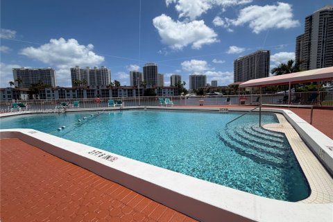 Condo in Aventura, Florida, 1 bedroom № 2090587 - photo 22