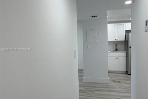 Condo in Aventura, Florida, 1 bedroom № 2090587 - photo 16