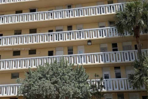 Condo in Aventura, Florida, 1 bedroom № 2090587 - photo 21