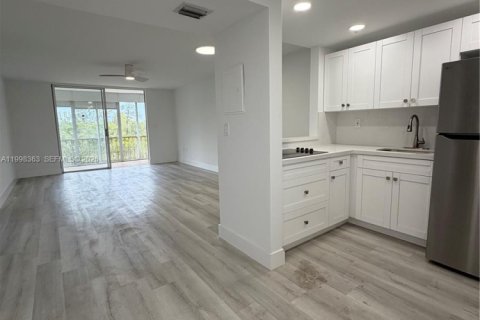 Condo in Aventura, Florida, 1 bedroom № 2090587 - photo 3