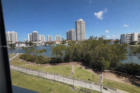 Condo in Aventura, Florida, 1 bedroom № 2090587 - photo 19