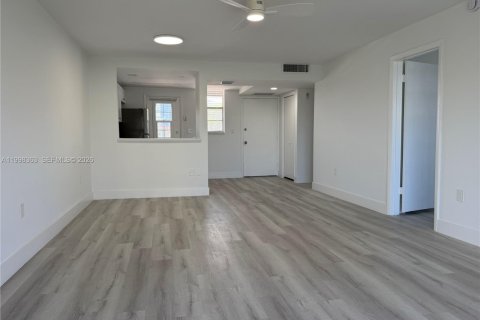 Condo in Aventura, Florida, 1 bedroom № 2090587 - photo 2