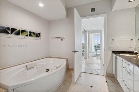 Condominio en alquiler en Miami Beach, Florida, 3 dormitorios, 203.46 m2 № 2043658 - foto 16