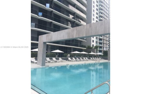 Condo in Miami, Florida, 1 bedroom  № 1864829 - photo 1