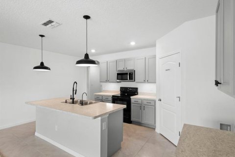 House in Winter Haven, Florida 4 bedrooms, 173.45 sq.m. № 1760407 - photo 15