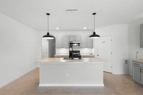 House in Winter Haven, Florida 4 bedrooms, 173.45 sq.m. № 1760407 - photo 17