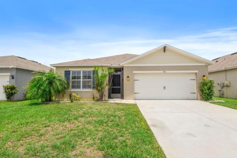 House in Winter Haven, Florida 4 bedrooms, 173.45 sq.m. № 1760407 - photo 1