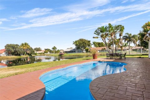 Casa en venta en Davie, Florida, 4 dormitorios, 246.93 m2 № 1997718 - foto 4