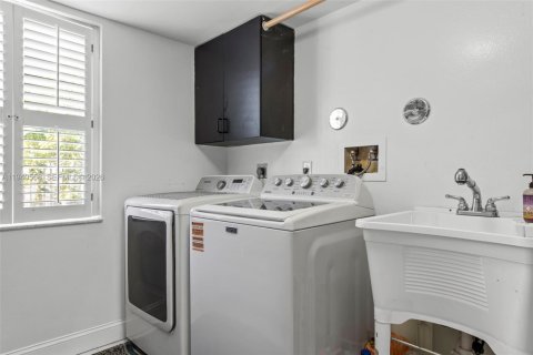 Casa en venta en Davie, Florida, 4 dormitorios, 246.93 m2 № 1997718 - foto 19