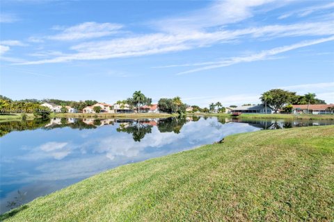 Casa en venta en Davie, Florida, 4 dormitorios, 246.93 m2 № 1997718 - foto 3