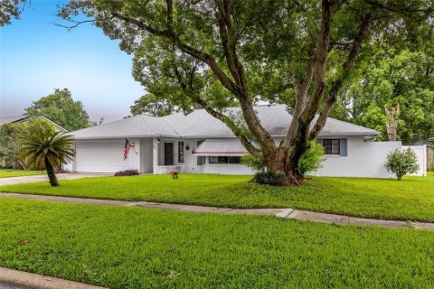 House in Altamonte Springs, Florida 4 bedrooms, 221.2 sq.m. № 2285293