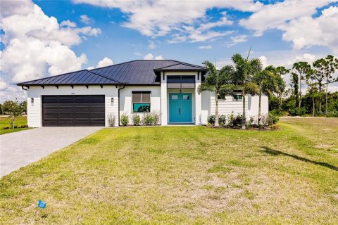 House in Punta Gorda, Florida 3 bedrooms, 206.52 sq.m. № 2115905 - photo 5