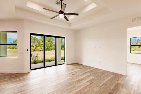 House in Punta Gorda, Florida 3 bedrooms, 206.52 sq.m. № 2115905 - photo 11