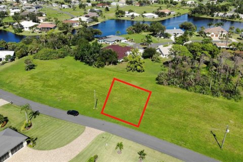 House in Punta Gorda, Florida 3 bedrooms, 206.52 sq.m. № 2115905 - photo 3