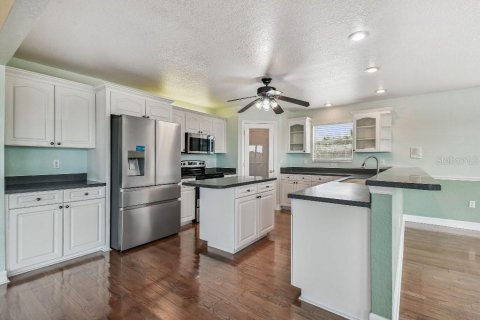 House in Port Richey, Florida 5 bedrooms, 406.45 sq.m. № 1917611 - photo 29