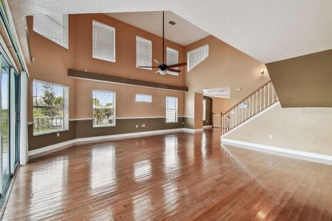 House in Port Richey, Florida 5 bedrooms, 406.45 sq.m. № 1917611 - photo 25