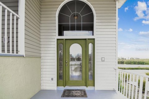 House in Port Richey, Florida 5 bedrooms, 406.45 sq.m. № 1917611 - photo 20