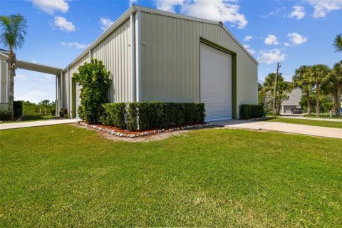 House in Port Richey, Florida 5 bedrooms, 406.45 sq.m. № 1917611 - photo 2