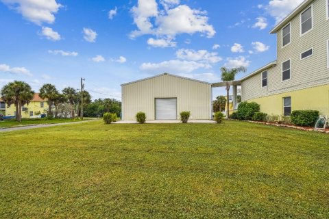 House in Port Richey, Florida 5 bedrooms, 406.45 sq.m. № 1917611 - photo 4