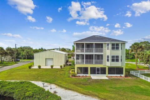 House in Port Richey, Florida 5 bedrooms, 406.45 sq.m. № 1917611 - photo 5