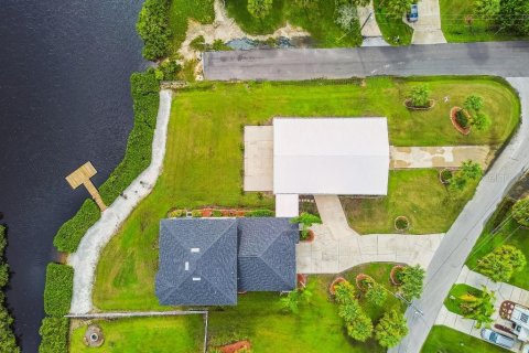 House in Port Richey, Florida 5 bedrooms, 406.45 sq.m. № 1917611 - photo 19