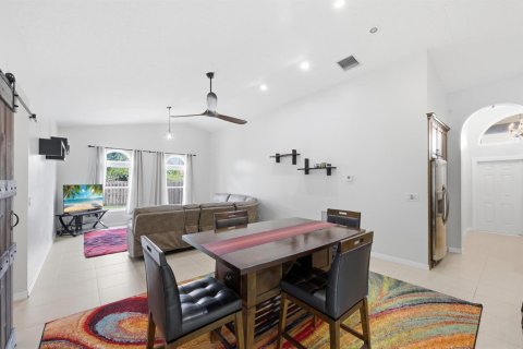 House in Wellington, Florida 3 bedrooms, 191.1 sq.m. № 2256423 - photo 4