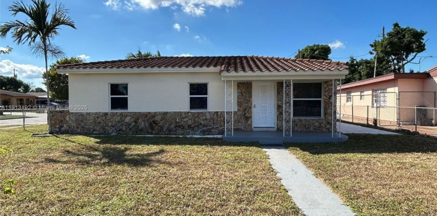 Villa ou maison à Hialeah, Floride 4 chambres, 151.06 m2 № 1973730