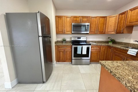 Villa ou maison à louer à Hialeah, Floride: 4 chambres, 151.06 m2 № 1973730 - photo 15