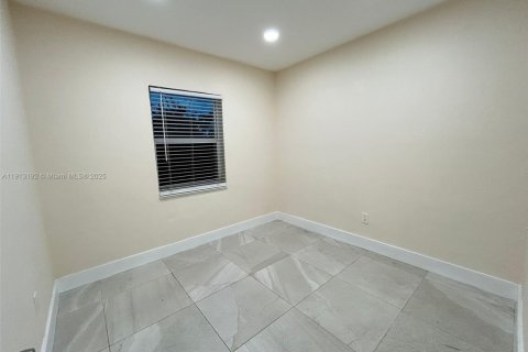 Villa ou maison à louer à Hialeah, Floride: 4 chambres, 151.06 m2 № 1973730 - photo 24