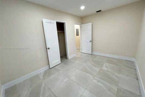 Villa ou maison à louer à Hialeah, Floride: 4 chambres, 151.06 m2 № 1973730 - photo 27