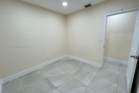 Villa ou maison à louer à Hialeah, Floride: 4 chambres, 151.06 m2 № 1973730 - photo 20