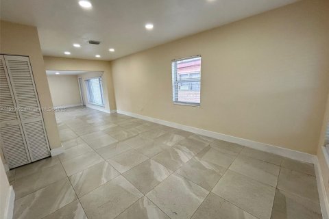 Villa ou maison à louer à Hialeah, Floride: 4 chambres, 151.06 m2 № 1973730 - photo 18